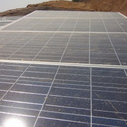 Installatie zonnepaal succes